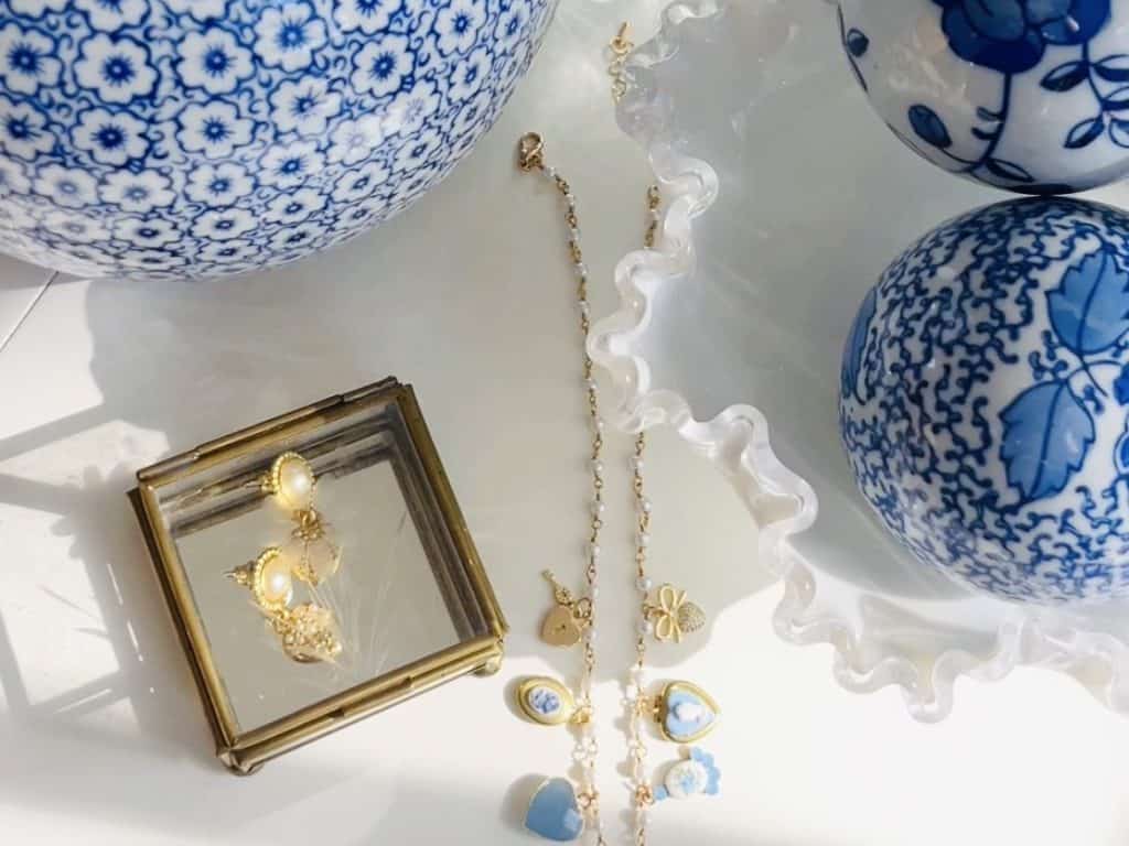 what is grandmillennial style - blue and white chinoiserie elements and vintage pieces